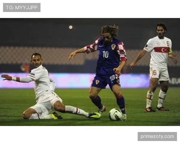 克罗斯与皮尔洛的组织核心角色：球权分配机制如何体现体系化差异